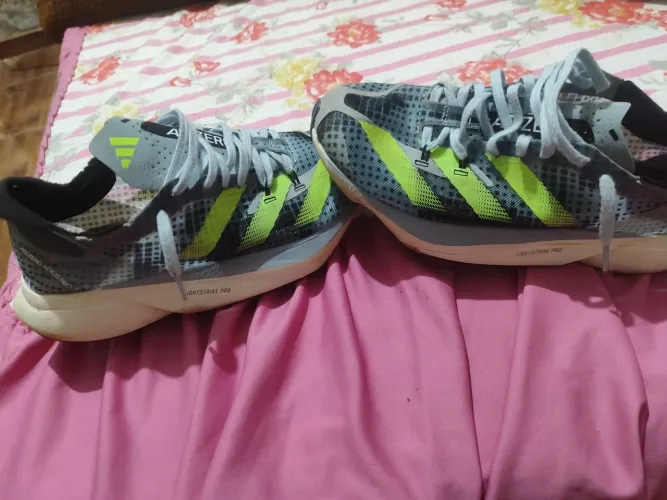 Tênis adiada ( adizero sios pro 3) excelente pra corrida ,caminhada