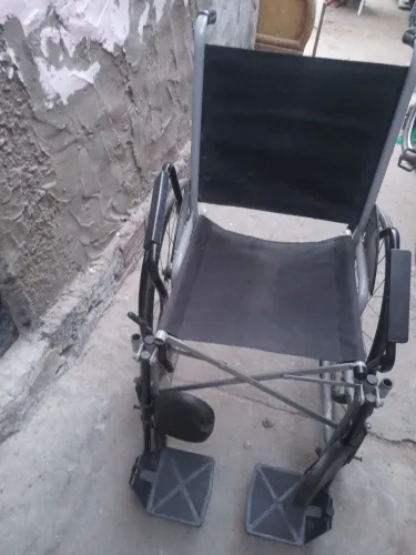 Vendo essa cadeira de rodas está semi nova
