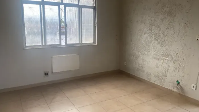 Alusa-se Sala Comercial