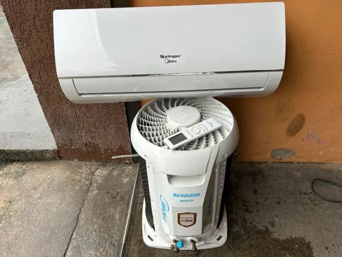 Springer midea inverter9 mil btus com WiFi 3 meses de uso 