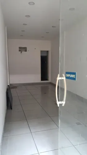 Ponto comercial/Loja/Box para aluguel possui 51 metros quadrados