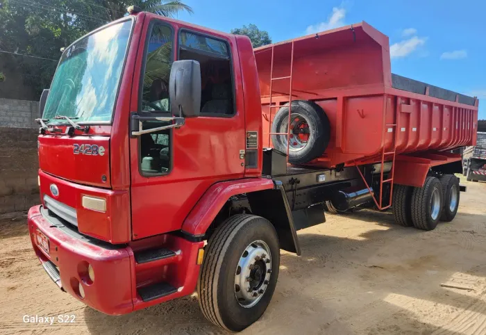 FORD CARGO 2428 ANO 2011