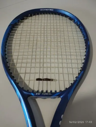 Raquete Yonex Ezone 100 usada
