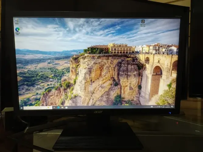 Monitor Acer 21,5" LED modelo V226HQL com resolução Full HD - Excelente Estado