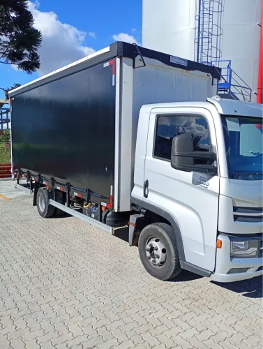 CAMINHÃO VOLKSWAGEN VW 6160 BAÚ SIDER ANO 2023