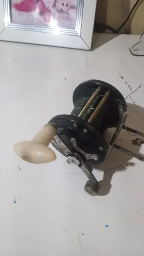 Antiga carretilha da marca Mar