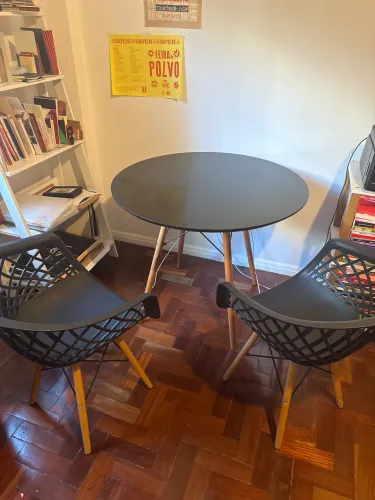 Conjunto de Mesa e Cadeiras