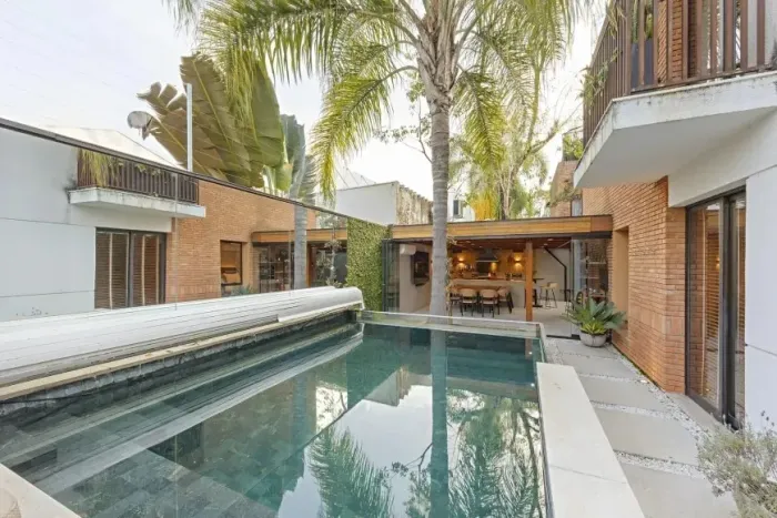 Casa de condomínio com 450m² para locação, SP.