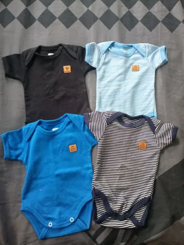 4 bodys de bebê 0 a 3 meses