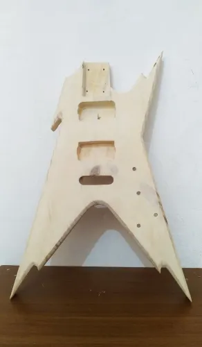 Corpo de Guitarra Madeira Pinus estilo Dean Razorback Dimebag