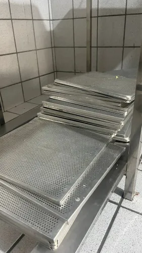 Bandejas Furadas 35x35