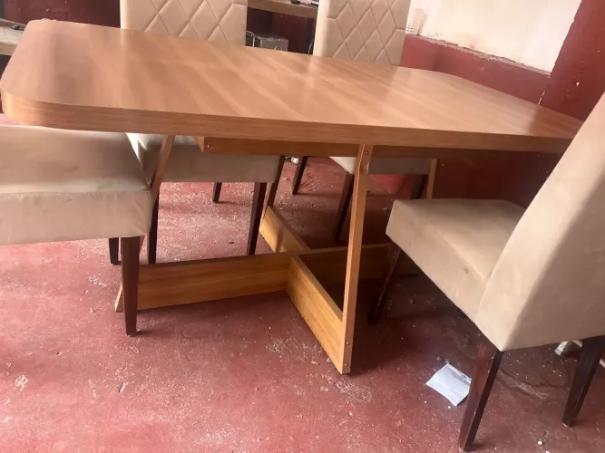 Mesa nova com 6 cadeiras