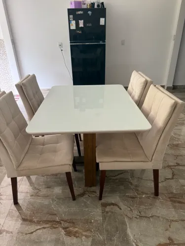 Mesa com 4 cadeiras (cidade: Teixeiras ao lado de Viçosa- MG) 