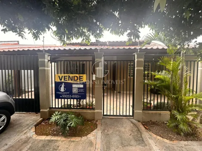 CASA A VENDA COM 3 QUARTOS SENDO UMA SUITE POR R$ 450 MIL REAIS NO JARDIM CELESTE EM SINOP