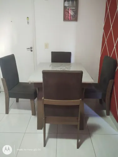 Mesa com cadeiras