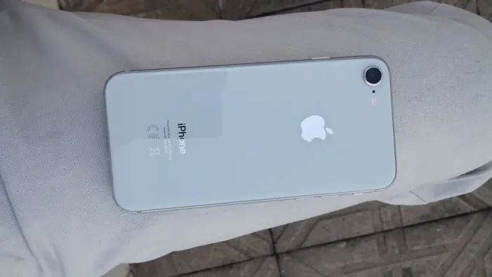 Vende-se iPhone 8 em ótimo estado de conservação 