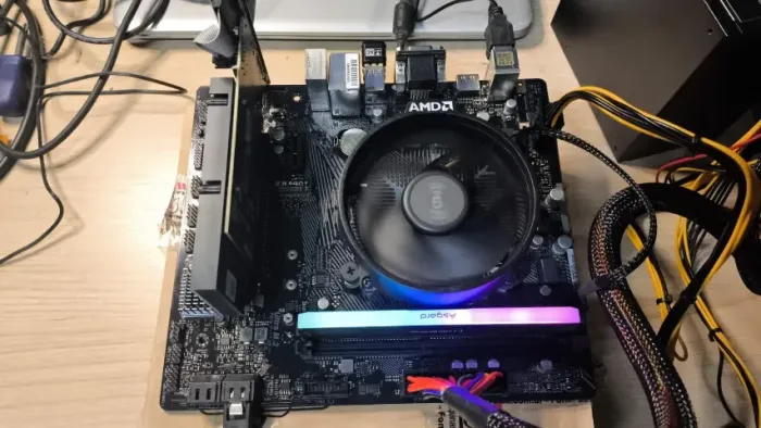Conjunto Placa Mãe ASRock A520M + Processador AMD 4600G