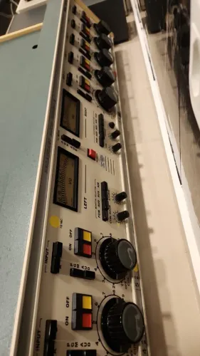 MESA PARA RÁDIO SCALA