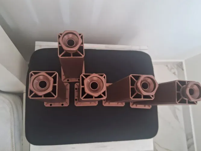 JOGO DE PÉS REGULAVEL PARA BALCÃO DE COZINHA PAR vender logo 25 reais.