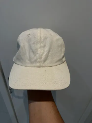 Boné bege Shui essencial