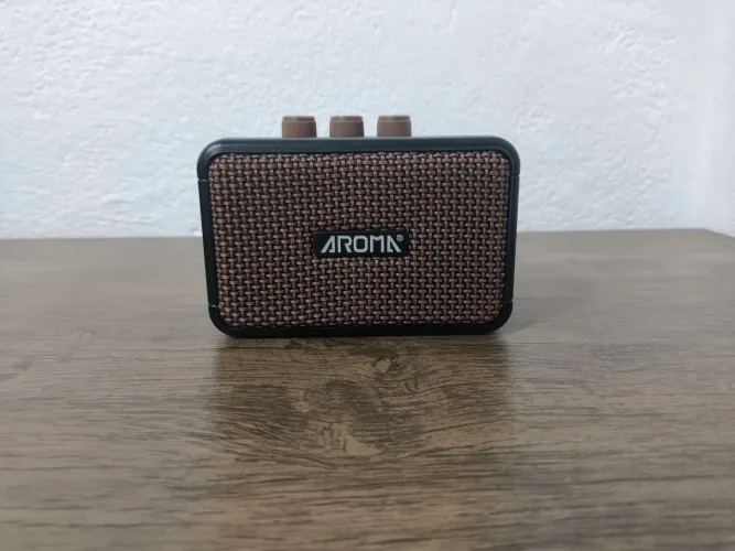 Amplificador de guitarra Aroma