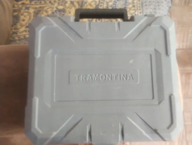 Furadeira e parafusadeira Tramontina nova 300