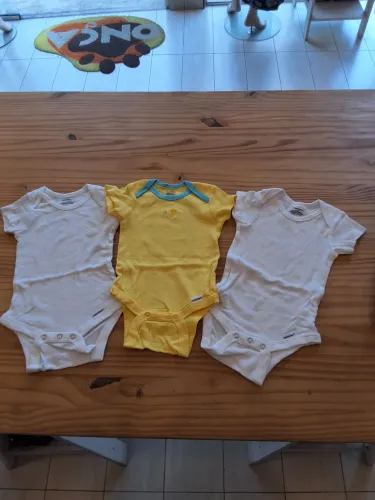 3 body para bebês de 3 a 6 meses tipo carter's, marca Gerber importados