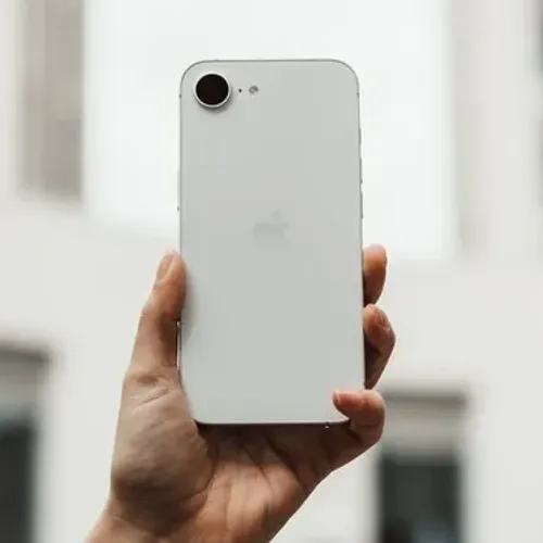 Vendo iPhone 16e (garantia ainda)