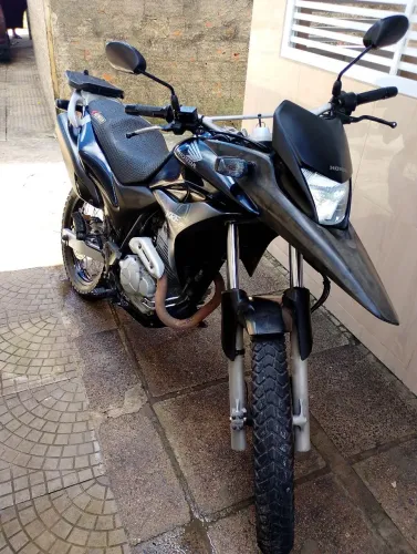 Vendo e troco, por XRE 300 mas nova 