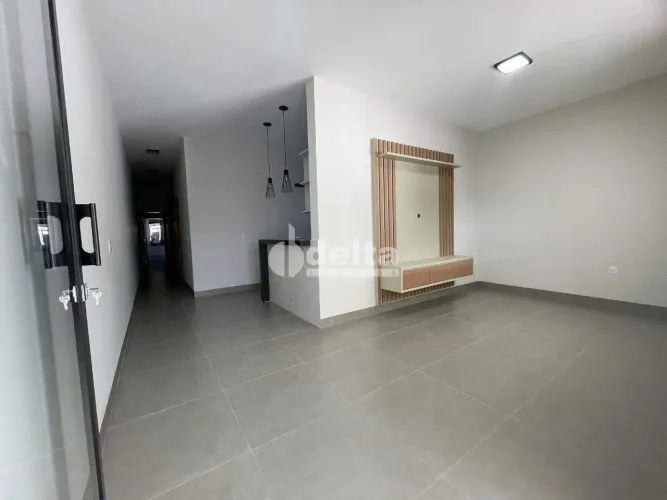 Casa com 3 quartos, sendo 1 residencial disponível para locação no bairro Novo Mundo em Ub