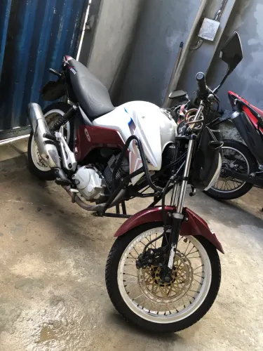 VENDE-SE Titan 150 2014, Toda em Dia e em ponto de transferência, VALOR: 11.500