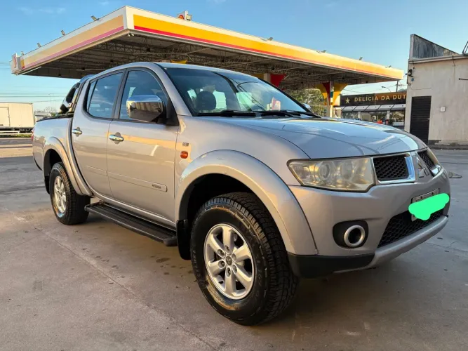 Mitsubishi L200 Triton HPE 3.5 CD V6 24V Flex Aut. 2013