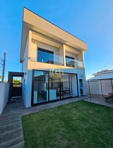 Casa Alto Padrão com 3 Suítes e Espaço Gourmet em Condomínio de Jacareí