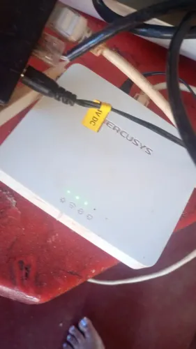 Vende-se aparelho de internet 4G com cabo de 20 m com roteador e fonte
