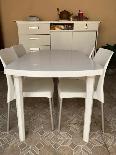 Mesa retangular com 4 cadeiras