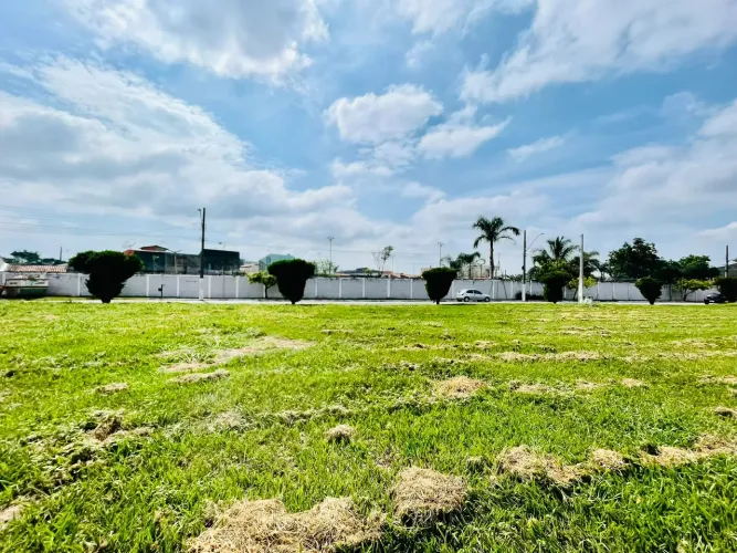 Terreno à venda no Condomínio Jardim das Hortênsias em Taubaté/SP.