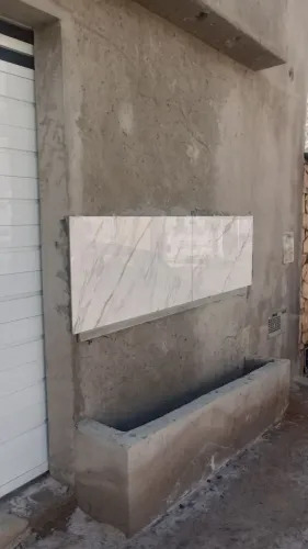 Pedreiro de acabamento disponível