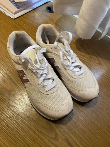 Tênis New Balance NOVO original bege 38BR