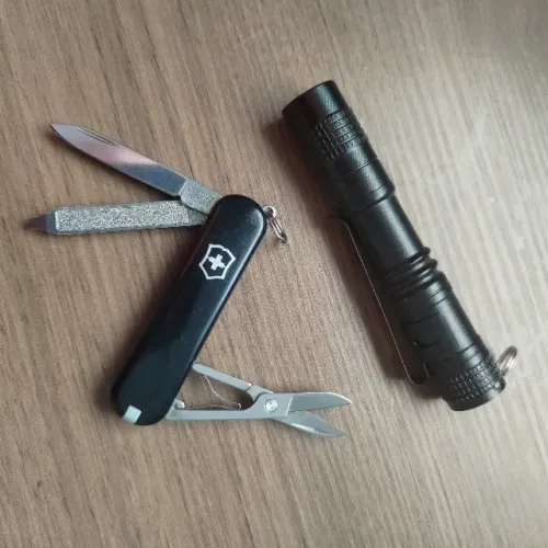 Vt6531 - Canivete Suíço Victorinox Classic Sd + Lanterna de Led