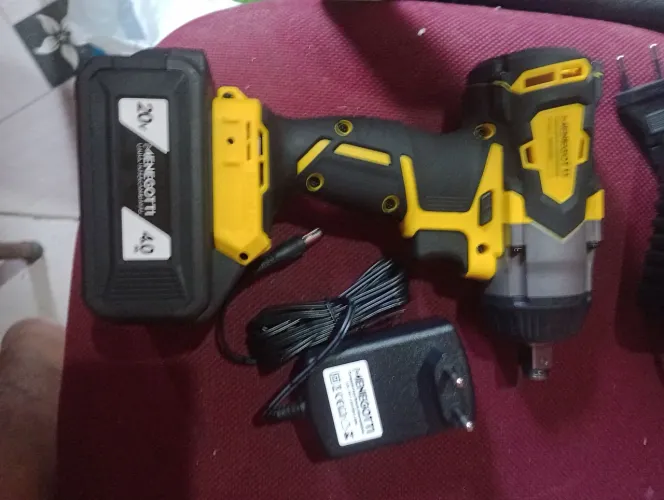 Vendo 2 chaves de impacto de 1/2 por 600 reais 