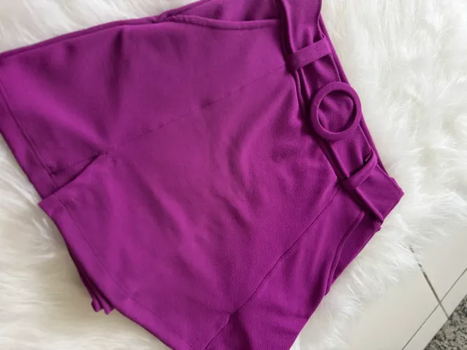 Shorts saia Roxo TAM M 38/40