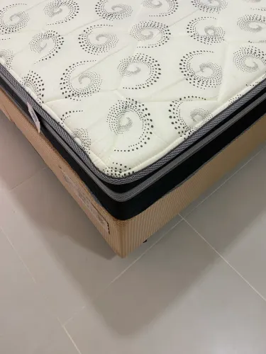 Colchão Queen com base NOVOS