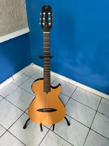 Violão Tagima moderna