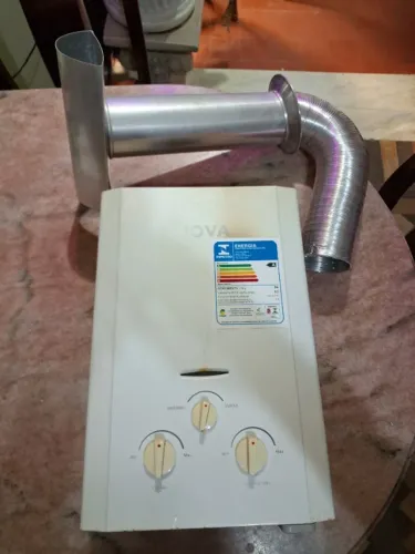 Aquecedor a gás Inova IN-600 com duto e chaminé