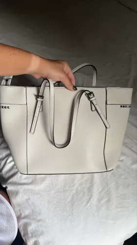 Bolsa GUESS Original - Nova | Tote Off White com Tachinhas