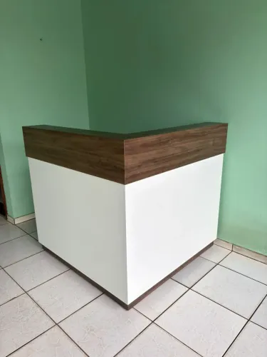 Balcão em L para comércio