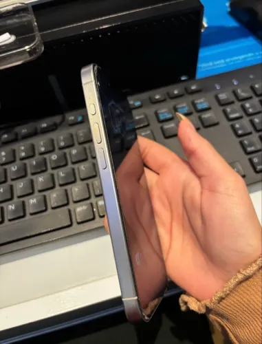 iPhone 15Pro 128g aparelho todo original sem nenhum defeito, bateria 79%