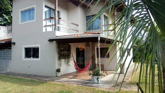 Aluguel de Sobrado com 5 dormitórios, 300 m² em São Vicente - Ótima localização!