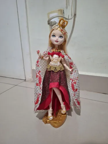 Boneca Apple Legacy Day Ever After High