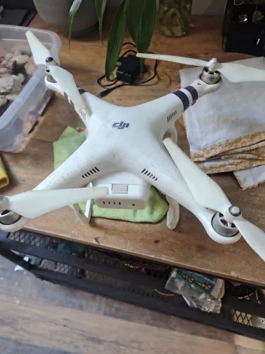 Drone DJI Phantom 3 Standard (com defeito)